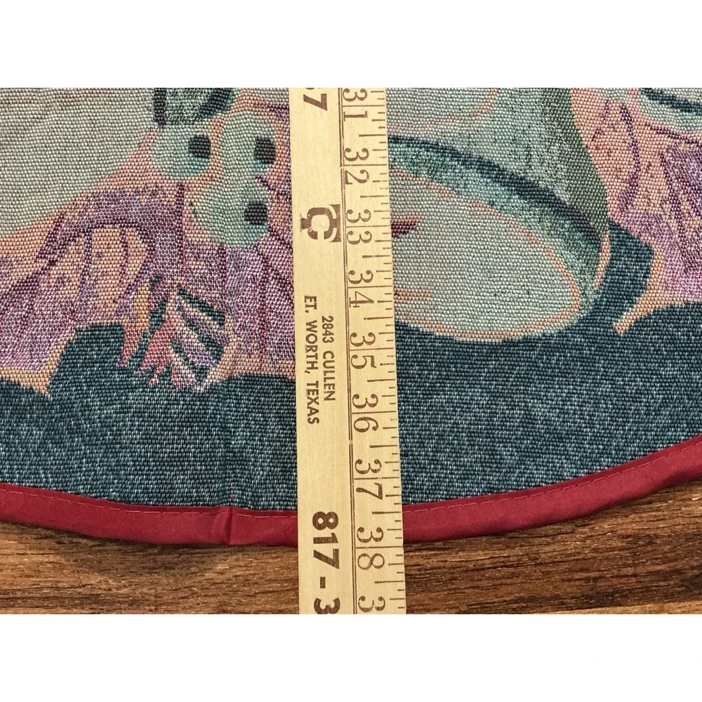 Christmas Tree Skirt 38in Diameter Holiday Wreath Hollies Berries Pinecones
